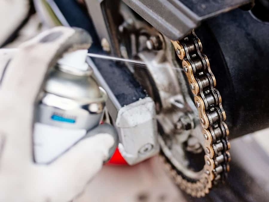 Cleaning a bike chain