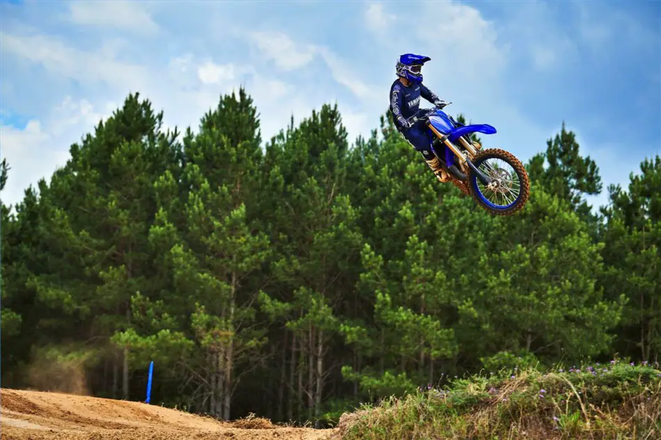 Yamaha YZ125 massive jump